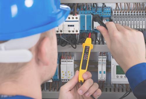 Unsere Techniker kümmern sich um Ihre Elektroinstallation